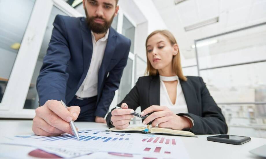 Kadry i płace w firmie – najważniejsze zmiany oraz praktyczne wskazówki