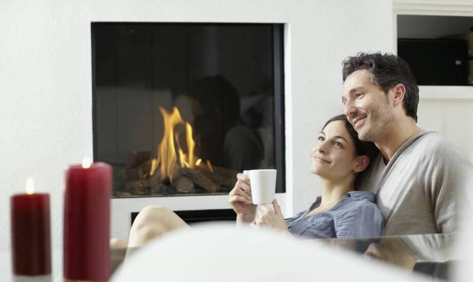 Kominki gazowe – jak działają i jakie możliwości oferują w aranżacji wnętrz