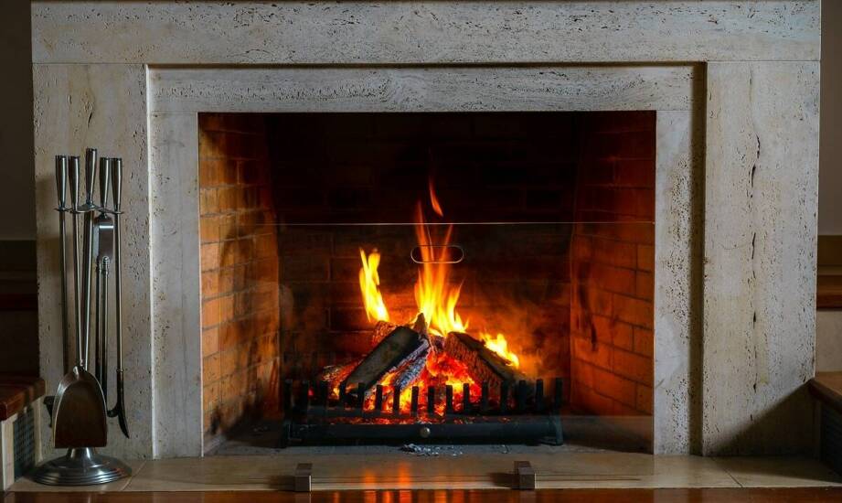 Montaż kominka w domu – najważniejsze informacje, zasady i możliwości