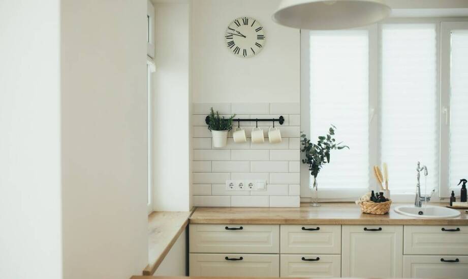 Kuchnie na wymiar – sprawdzone pomysły na funkcjonalne i estetyczne wnętrze