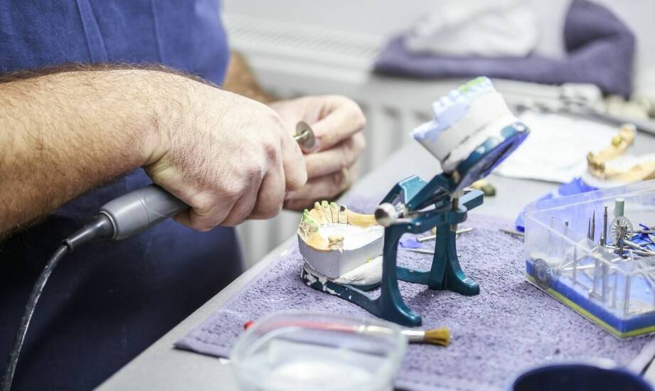 Czym jest aparat ortodontyczny i jak przebiega leczenie wad zgryzu?