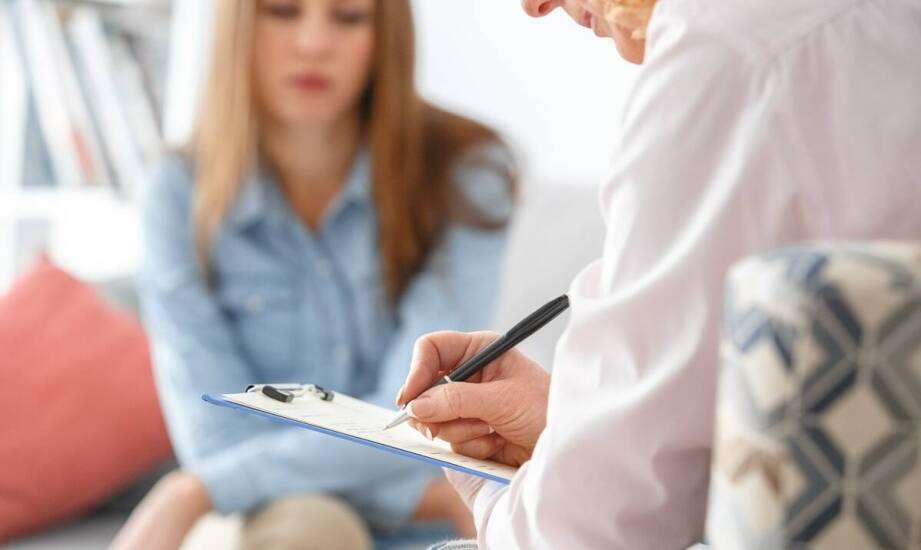 Pierwsze objawy choroby Alzheimera – jak rozpoznać i kiedy zgłosić się po pomoc