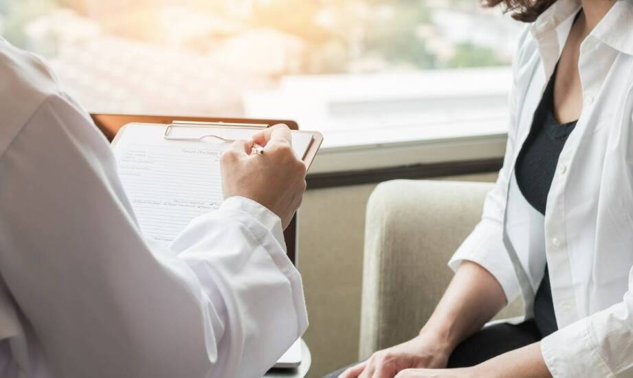 Na czym polega pomoc psychiatryczna i jakie zaburzenia obejmuje leczenie?