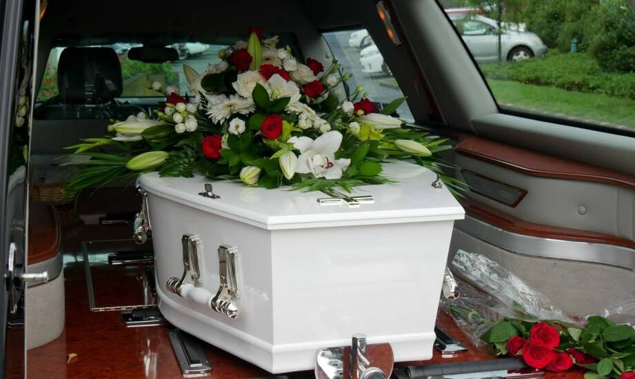 Transport zwłok – zasady postępowania, wymagane dokumenty i koszty usług