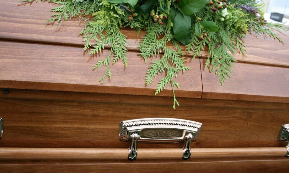 Rodzaje trumien – materiały, wzory i tradycje związane z pochówkiem