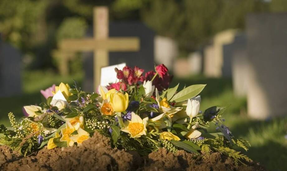 Wieńce pogrzebowe – znaczenie, wybór i najważniejsze rodzaje kompozycji