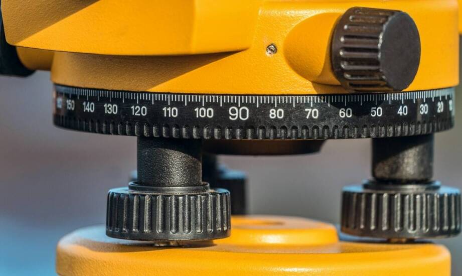 Jak zapewnić dokładność pomiarów? Rola wzorcowania multimetrów w praktyce