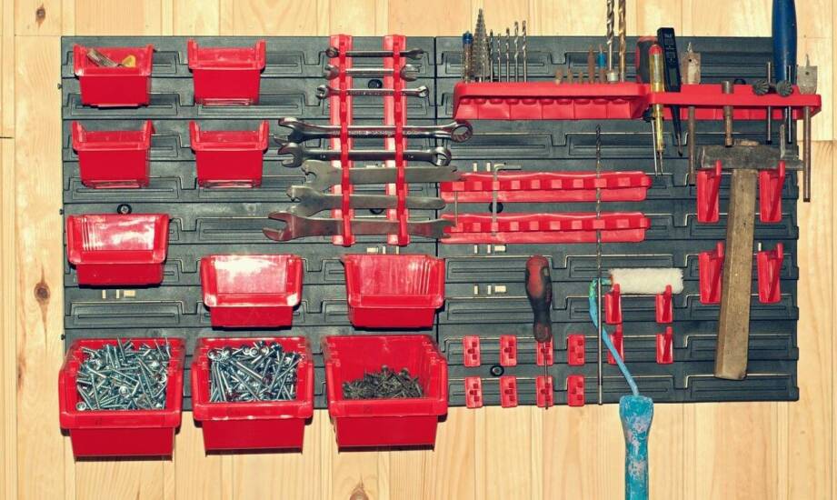 Kontener na narzędzia – praktyczne rozwiązania do uporządkowanej pracy