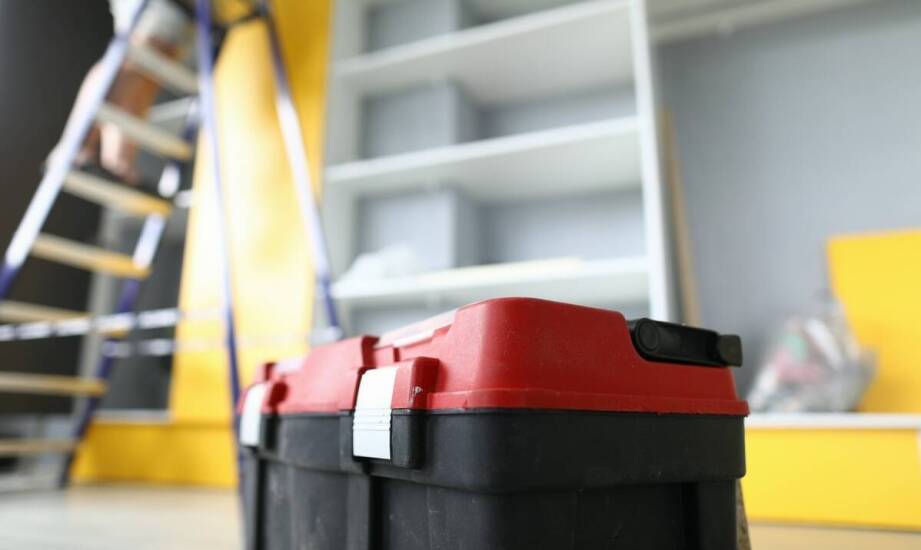 Jak działa samoobsługowy magazyn i kiedy opłaca się z niego korzystać?