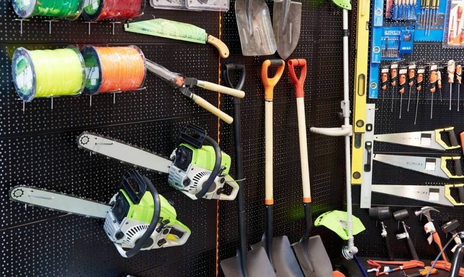 Pomysły na praktyczne schowki na narzędzia – funkcje, rozwiązania, inspiracje