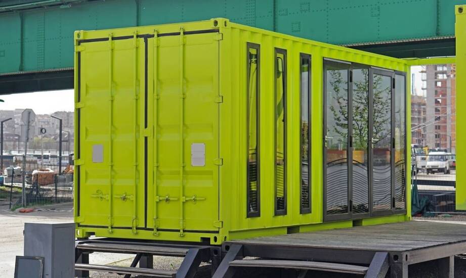 Kontener do samodzielnego montażu – najważniejsze informacje i możliwości użytkowania