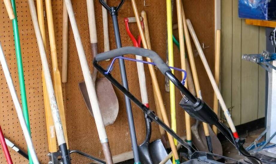 Schowek na narzędzia – jak zapewnić porządek i bezpieczeństwo przechowywania