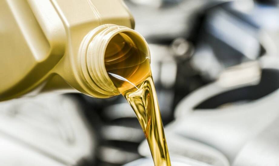 Rola olejów w wydajności maszyn i pojazdów – najważniejsze informacje