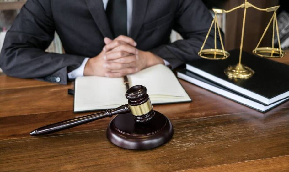 Kiedy warto skorzystać z pomocy prawnika i jak przygotować się do spotkania