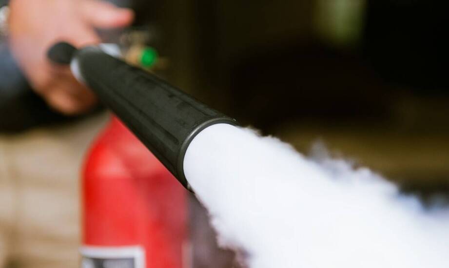 Na co zwrócić uwagę przy wyborze gaśnicy proszkowej w sklepie online