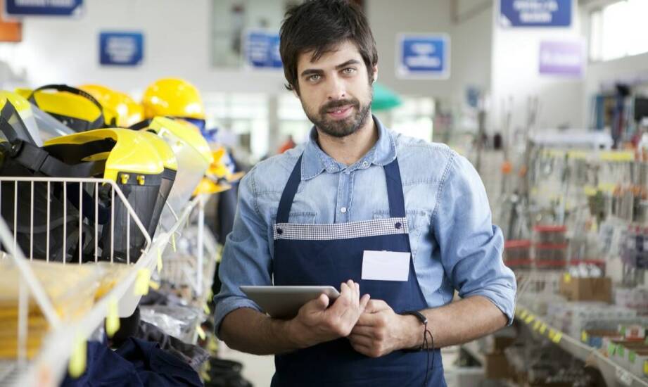Jak dobrać odzież roboczą online do różnych branż i warunków pracy