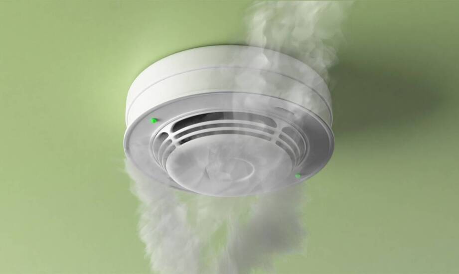 Czujniki dymu – jak działają i dlaczego są ważne dla bezpieczeństwa domu