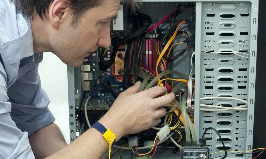 Najpopularniejsze przyczyny awarii komputerów i sposoby ich zapobiegania