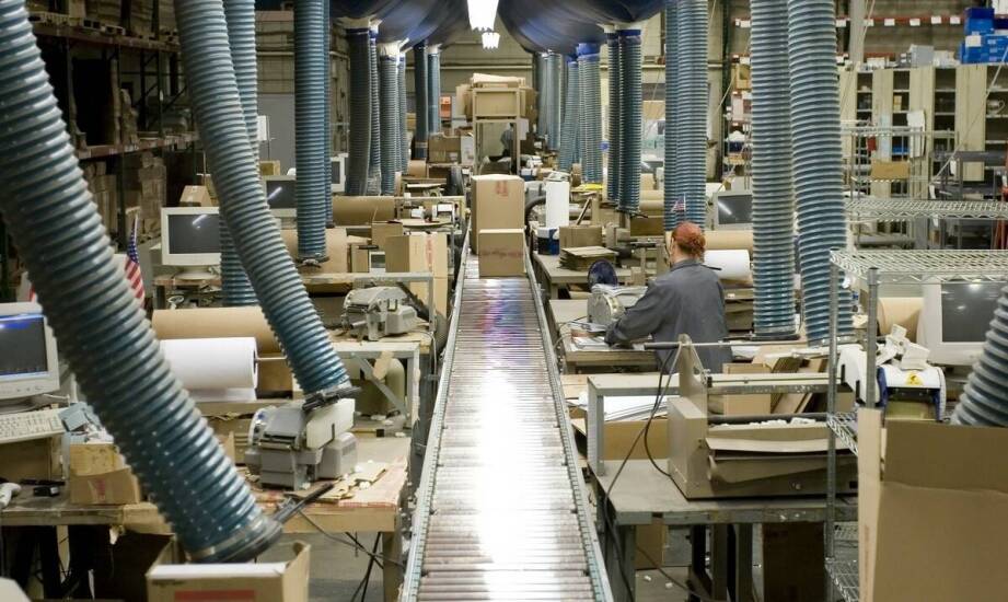 Jak działa fabryka tektury? Procesy, zastosowania i znaczenie w przemyśle