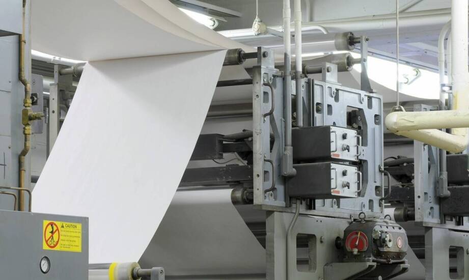 Fabryki papieru dawniej i dziś – jak zmienia się przemysł papierniczy?