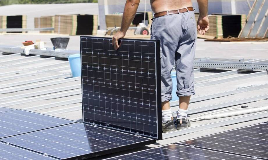 Ile kosztuje instalacja paneli fotowoltaicznych i co wpływa na cenę?