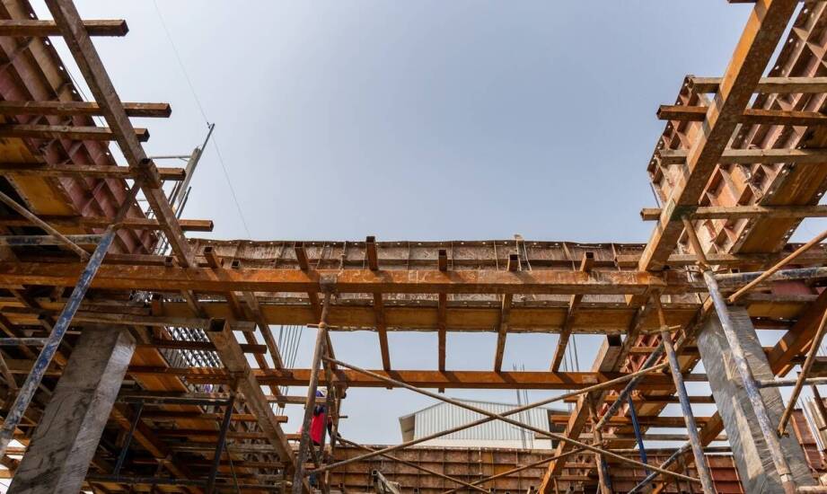 Rola ciężaru drewna klejonego w budownictwie komercyjnym i przemysłowym