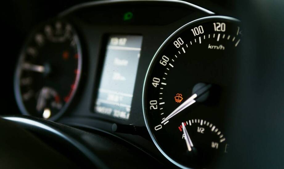 Jak efektywnie zarządzać kosztami eksploatacji samochodu hybrydowego?