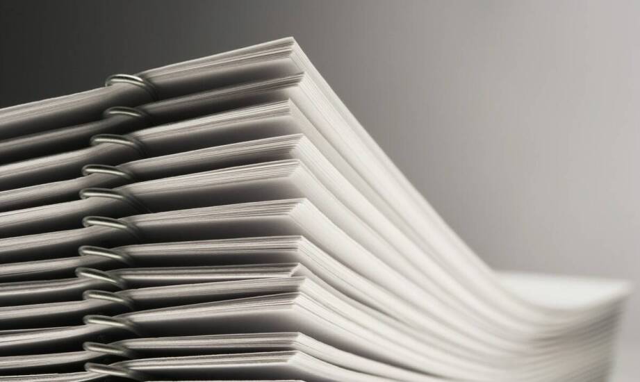 Jakie są zalety stosowania cięższej gramatury kopert w korespondencji biznesowej?