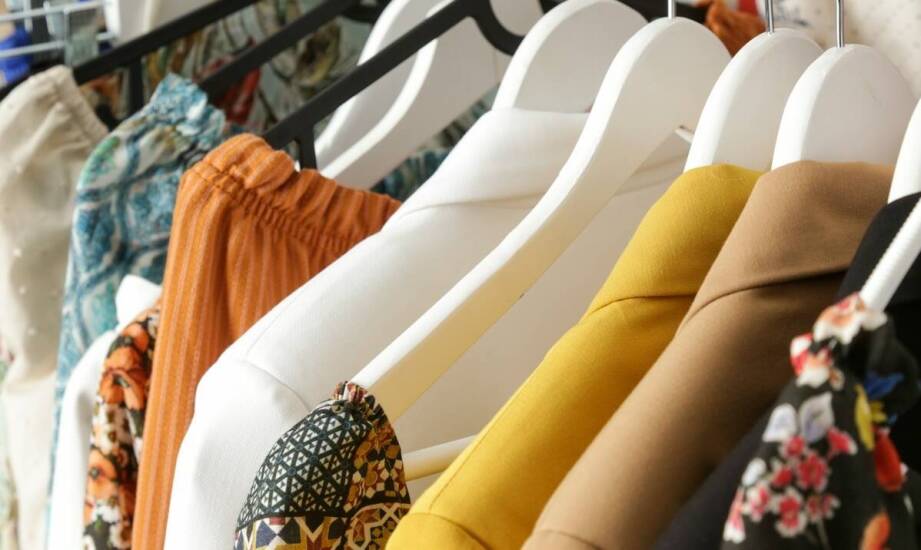 Jakie kolory legginsów damskich są modne w tym sezonie?