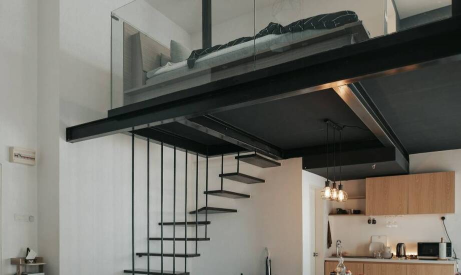 Jak metal i drewno mogą współgrać na loftowym poddaszu?