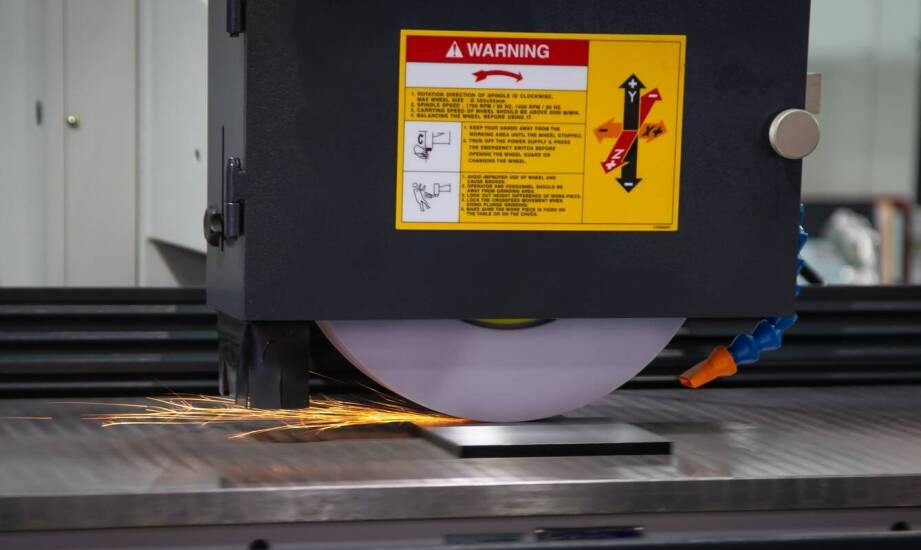 Jakie są korzyści z zastosowania nowoczesnych metod znakowania tabliczek znamionowych?