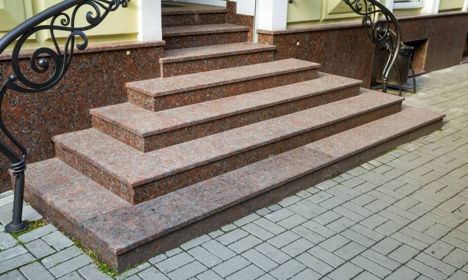 Schody zewnętrzne granitowe – jak zapewnić ich długowieczność?