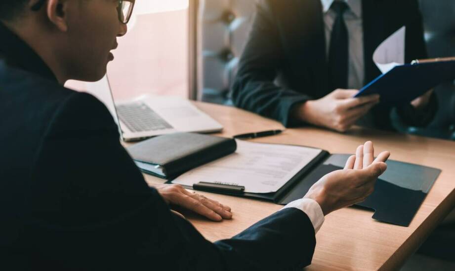 Dlaczego warto zainwestować w obsługę prawną dla korporacji?