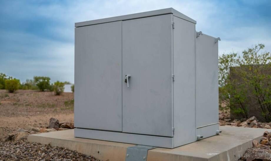 Dlaczego szafka metalowa zamykana na klucz to niezbędny element wyposażenia biurowego?