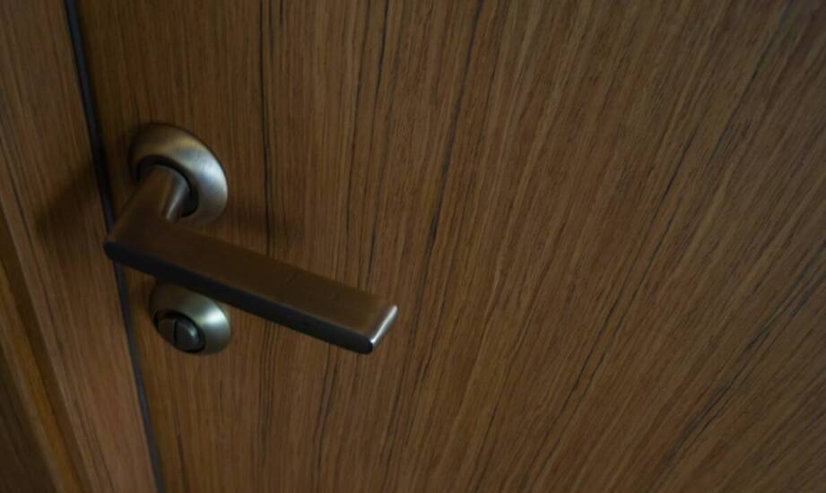 Jak drzwi drewniane wpływają na mikroklimat wnętrza?