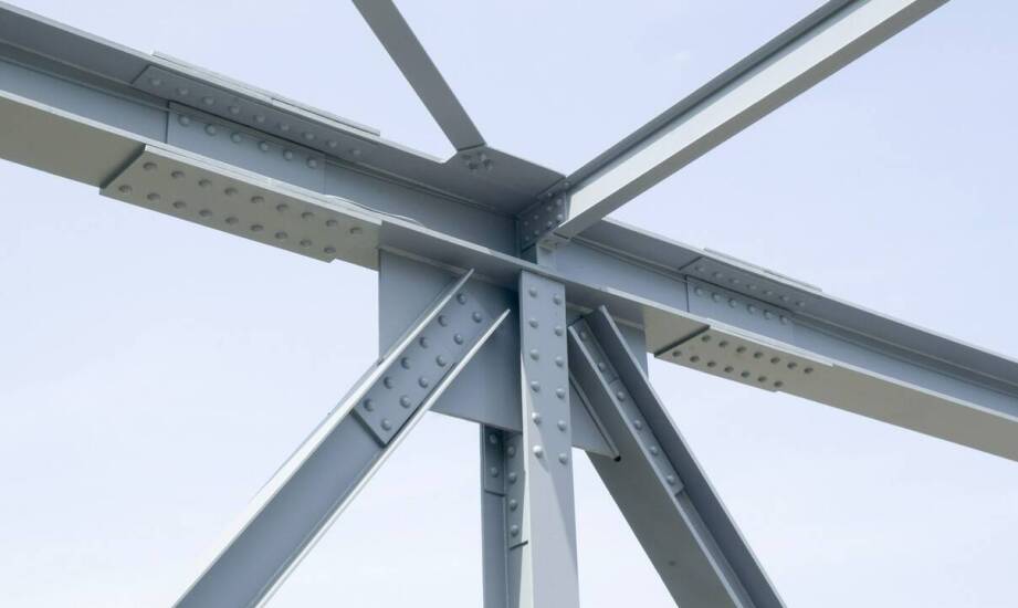 Wpływ precyzyjnego projektowania na montowanie konstrukcji stalowych