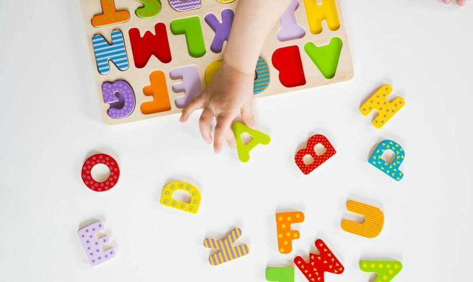 Układanki edukacyjne – jak wybrać idealne dla przedszkolaka?