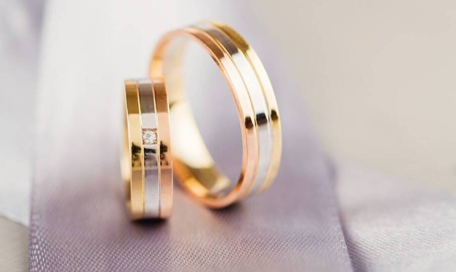 Obrączki dla par z nietypowych materiałów – co warto wiedzieć?