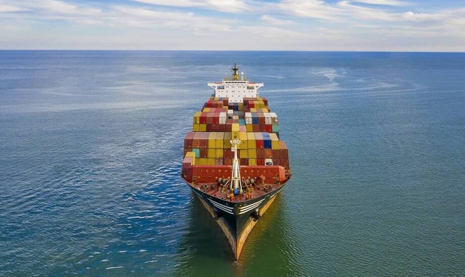 Zastosowanie folii stretch w transporcie morskim: co warto wiedzieć?