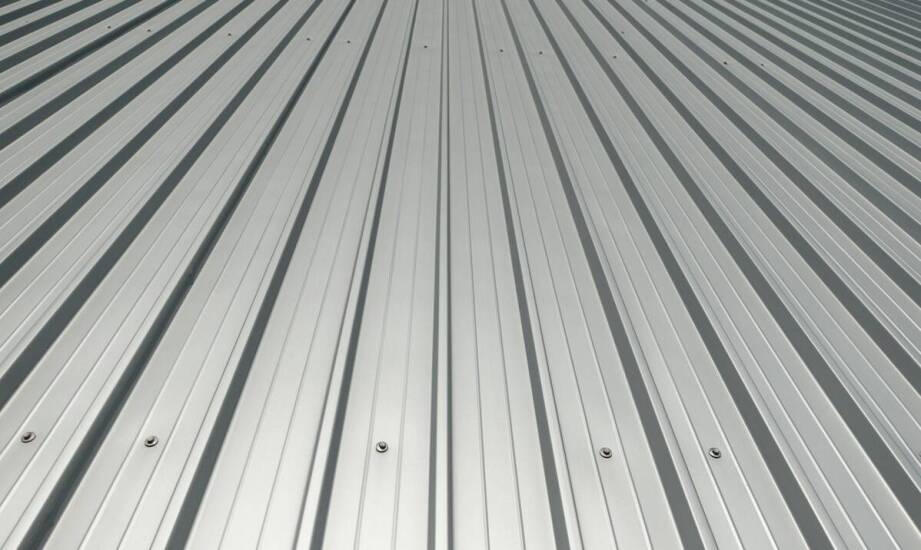 Kraty prasowane vs serrated – porównanie zastosowań