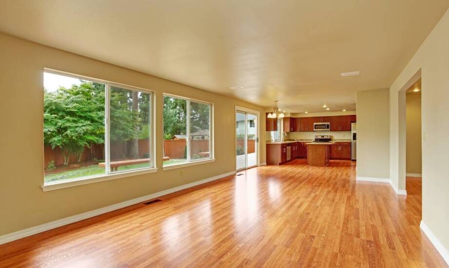 Akacja jako materiał na parkiet – dlaczego jest coraz popularniejsza?