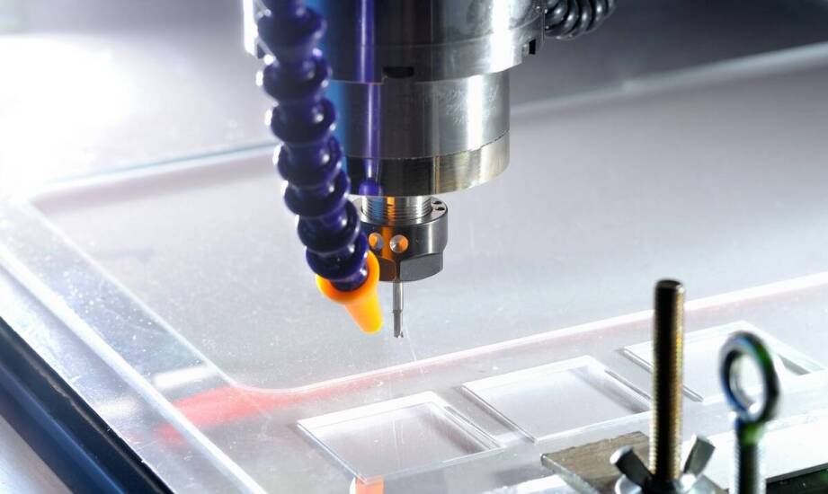 Jak precyzyjne cięcie laserowe zwiększa jakość produktów z plexi UV