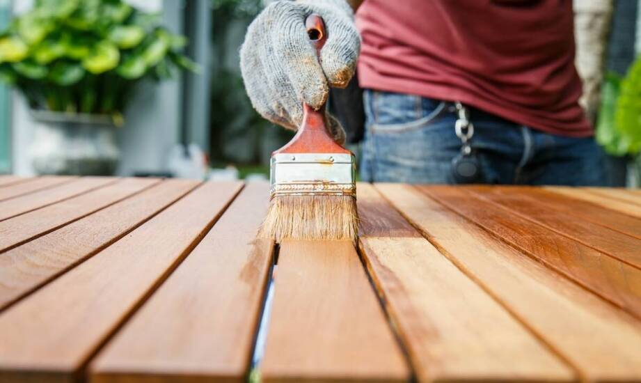 Dlaczego warto zlecić impregnację drewna specjalistom?