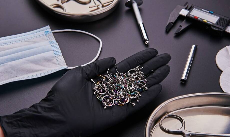 Jakie kolczyki ze stali chirurgicznej najlepiej sprawdzą się na lato?