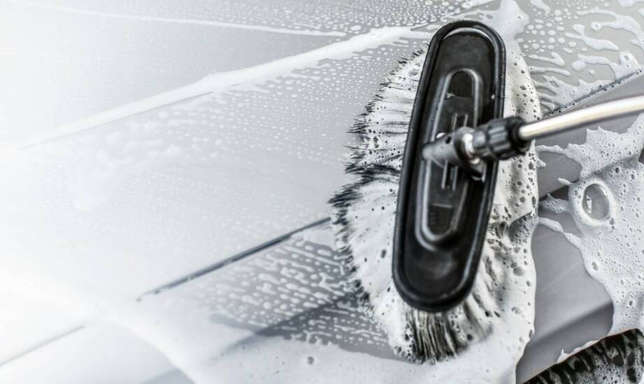 Zalety myjki ciśnieniowej z podgrzewaniem wody w czyszczeniu przemysłowym