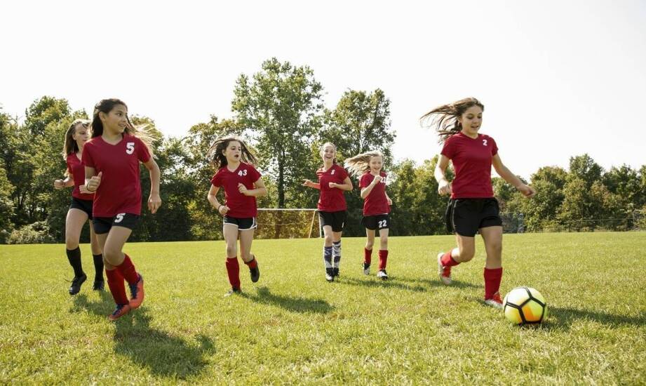 Rozwój pasji sportowych na obozach – oferta dla młodzieży