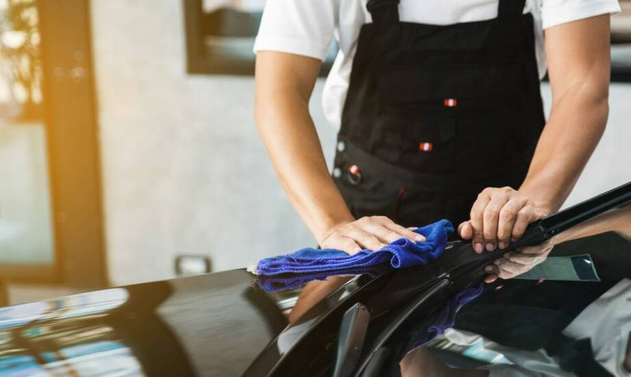 Dlaczego odpowiednia konserwacja przednich szyb jest istotna dla ich trwałości?