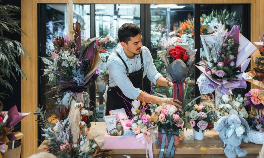 Kwiaty na jubileusz: co oferuje nasza kwiaciarnia z dostawą we Wrocławiu?