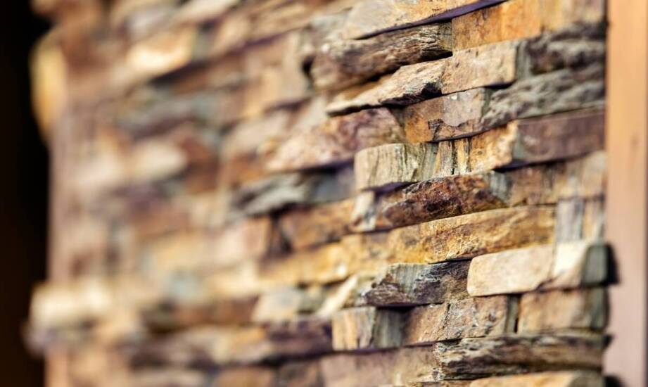 Kamień z Indii w budownictwie mieszkaniowym – dlaczego warto go wybrać?