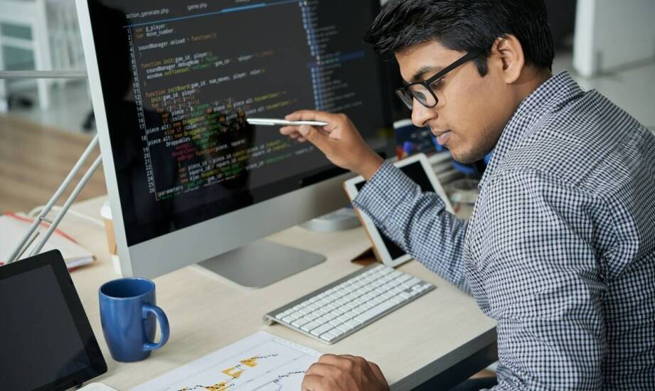 Wpływ zakresu obowiązków informatyka na zarządzanie danymi w firmie